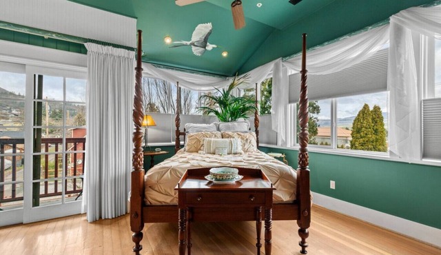 Peerless Hotel Honeymoon Suite 7 + Signature Rm. 6