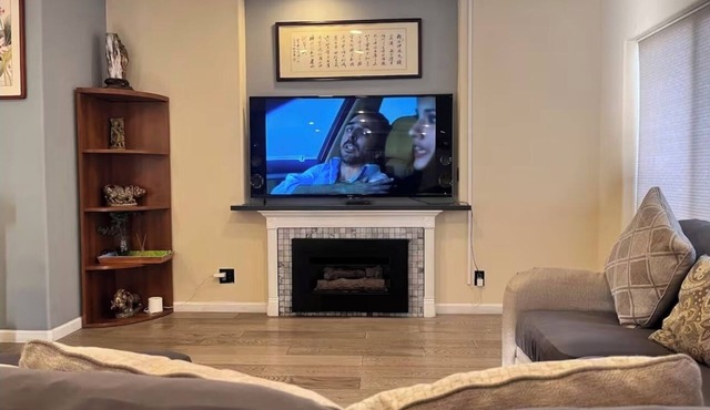 Perfect 6-bedroom house with AC in welcoming Reno neighborhood