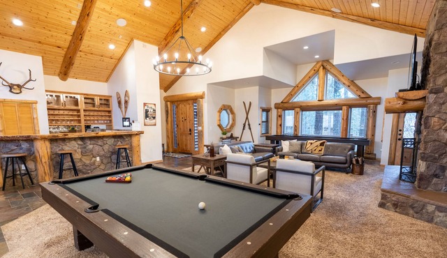 Perfect Family Getaway Destination Year Round. Sleeps 16!