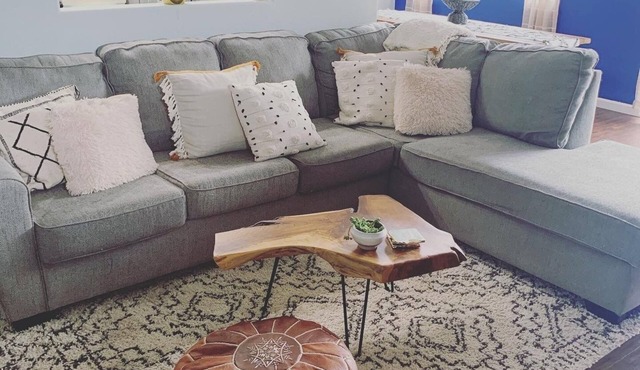 Pet Friendly 2 Bedroom Condo Walk To The Beach