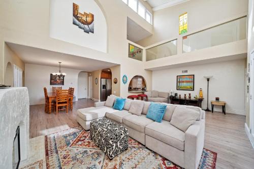 Pet Friendly Gem Near the Beach and Shopping