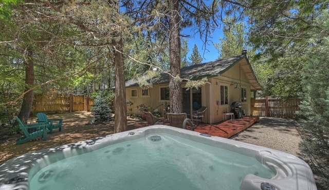 PET FRIENDLY! Located in Fox Farm! Open concept! HOT TUB!
