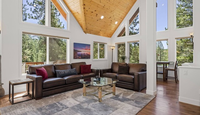 Pet-Friendly Mountain Escape | King Suite, Near Trails, Downtown & Dining