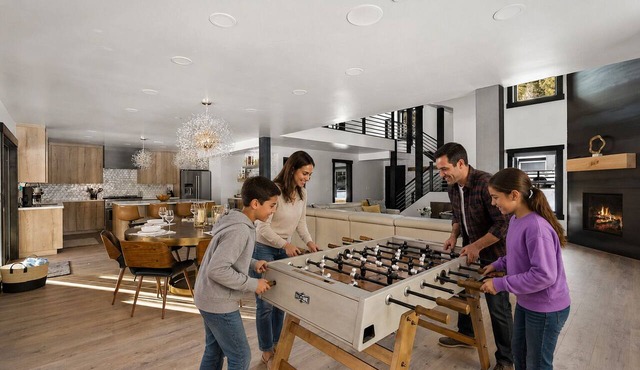 Pet-Friendly Tahoe Escape | Hot Tub, King Suite, Arcade, Near Bike Trails & Town