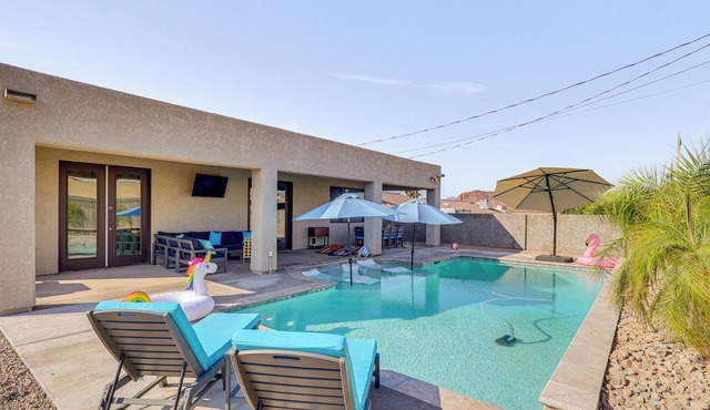 Pet-Friendly LHC Home w/Temp-Controlled Pool!