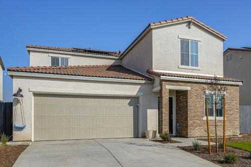 Pet-Friendly Yard! Family Home in Bakersfield in Bakersfield