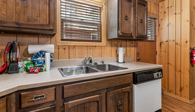 Peter Pan Lodge - Quiet and cozy cabin perfect for a mountain getaway!