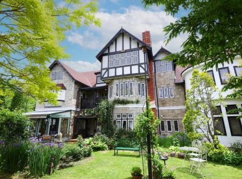 Petit Hotel & Restaurant Old Age