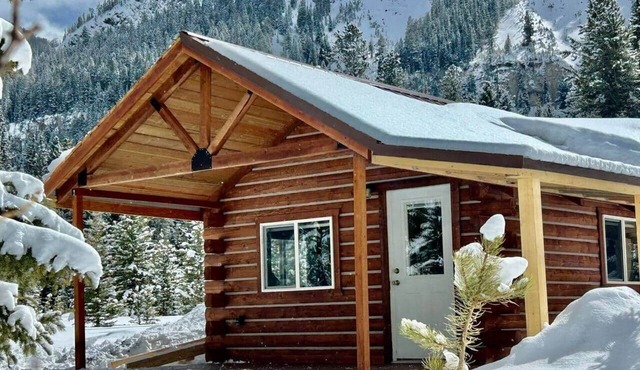 Pilot Peak Cabin in Silver Gate