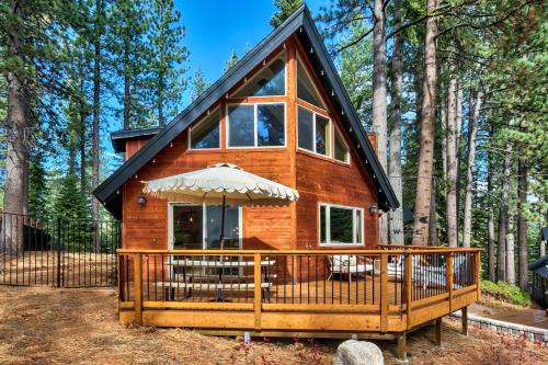 Pine Ridge Cabin: Stylish A-Frame Game Room