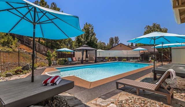 Pool + Hot Tub : 4 BR : The Atelier Retreat