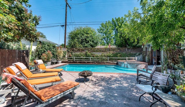 Pool + Spa Oasis Near Universal Studios Pet Friendly