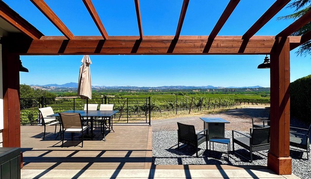 Premier Wine Country Getaway. Exclusive Bucher Vineyard Cottage on Westside Road