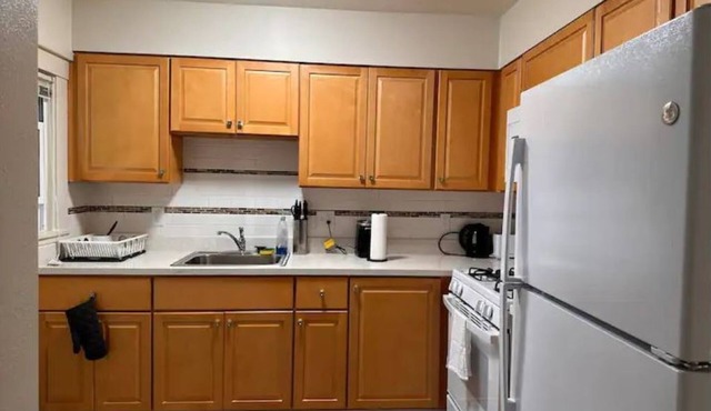 Prime Location: 2-Bedroom Retreat Near UC Berkeley