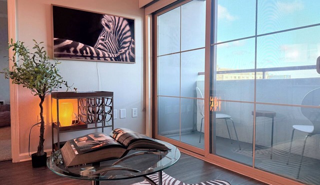 Prime Wilshire Blvd Residence - Pool,Gym
