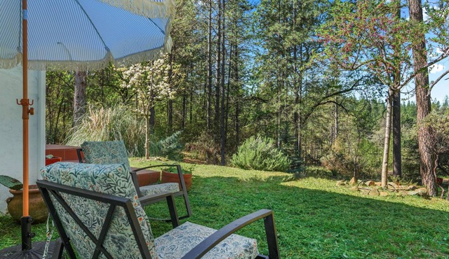 Private Art House: Sauna + Hot Tub: Close to Lakes