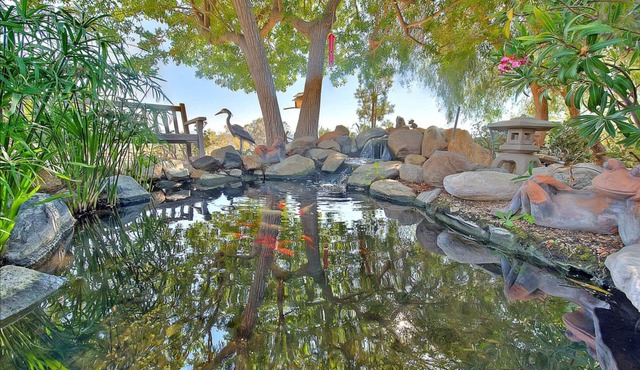 PRIVATE - Hilltop Estate W/Views, Pool, Hot Tub, Mini Golf & More!