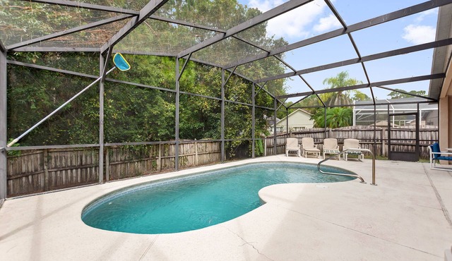 Private Pool on this Peaceful Community