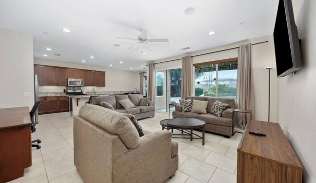 Private Retreat Near River Walk, Marketplace, CSUB