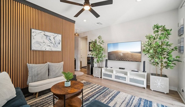 Private Retreat with Pool, Spa, BBQ, A/C, Yard, Kitchen, 2 TVs - Disney 20 min