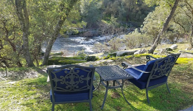 Private Riverview Getaway /w Hot Tub