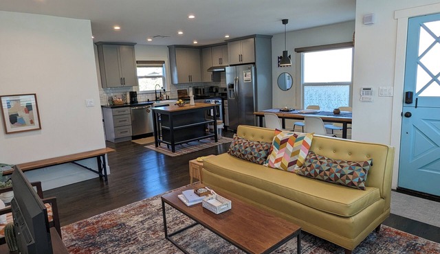 Private Rose Bowl Oasis - Mountain Views - 3BR Home with Parking