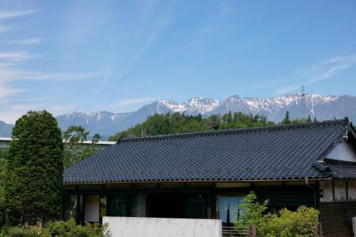 Private Traditional Japanese House with Alps View 一棟貸し古民家宿 nagare