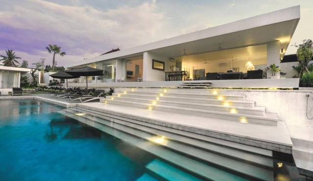 Private Villa with butler service surrounded by rice fields and jungle views. in KAB. GIANYAR