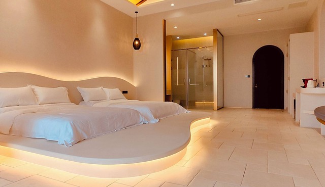 QING Luxury Campground Hotel