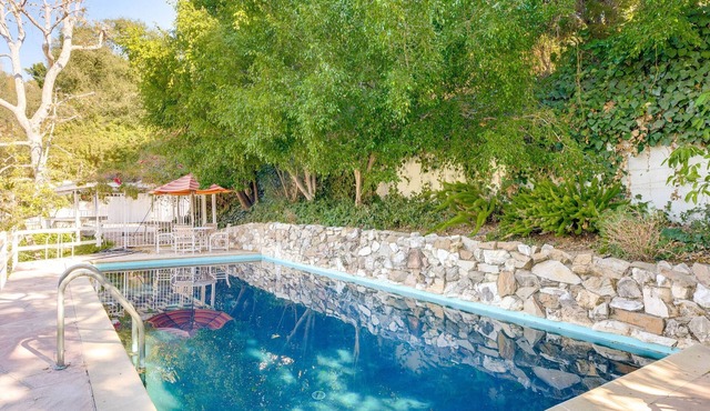 Quiet LA Retreat with Pool and Patio