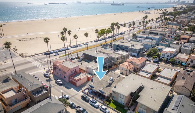 Rare beach find-Steps from Sand, 2 car gar, 3/2+loft, Ocean Views, Hot Tub, AC