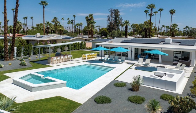 Record Views, Palm Springs Midcentury Compound