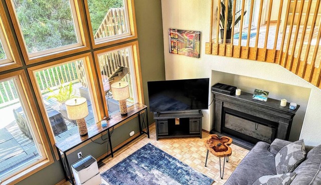 Redwood Deck Retreat Near Sequoia Zoo