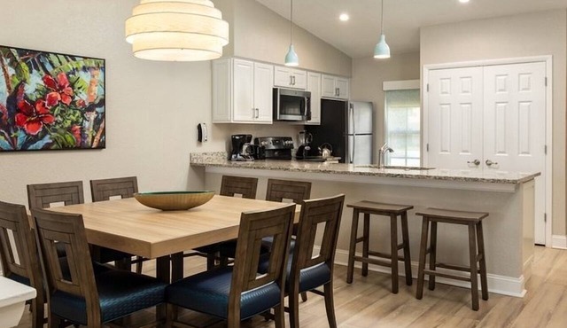 Relax in Orlando – Spacious Villa w/Kitchen, Pools & Waterpark Near Parks