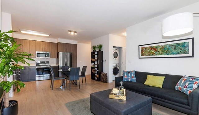 Relaxing Getaway: 1 Bedroom Condo with Hot Tub and Spa