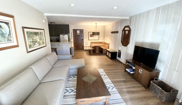 Remodeled Nov ‘22 Cozy Mammoth Condo - Walking Distance to Canyon Lodge