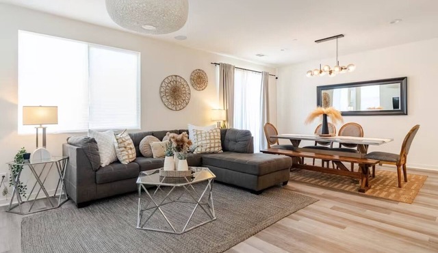 Renovated 4BR Home Close to The BLVD, Poppy Fields & AV Hospital.