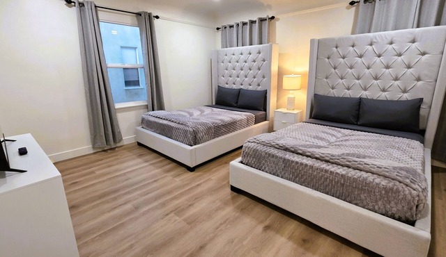 Renovated Three Bedroom Near Cedars Sinai and Beverly Hills With Parking