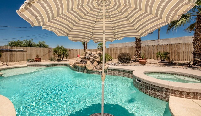 Resort-like backyard.jacuzzi, pool & waterfall!