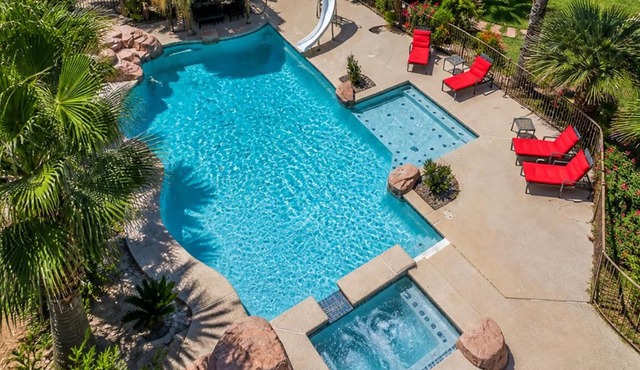 Resort style Villa for Families & Groups with Pool, Hot tub, Basketball, Mini golf.
