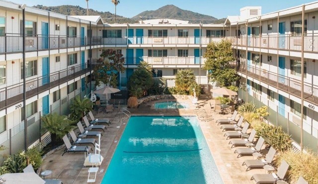 Restful Suite | Kitchen | Outdoor Pool | Free Parking | Courtyard | BBQ Area