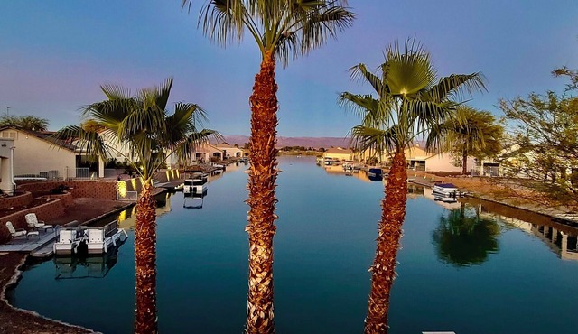 Riverfront Retreat: Unfurnished Colorado River Casita with a private Boat Ramp