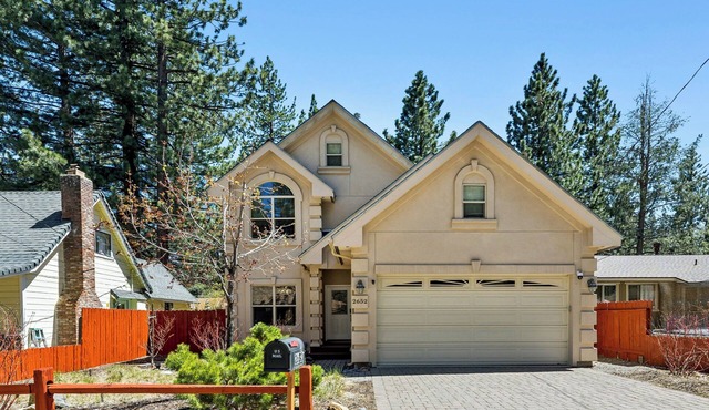 Rosewood Retreat: Hot Tub, BBQ, Games