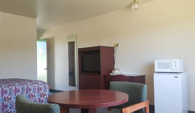 Safari Inn in Winston