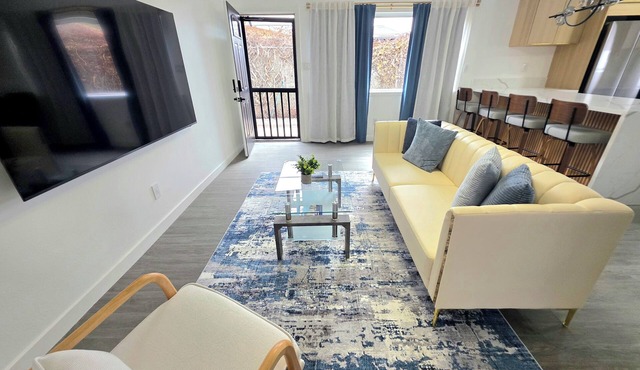 Sandbar Bay. Walk to Beach & Downtown! New Oceanside 2BD Apartment.