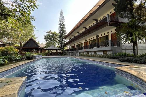 Santa Monica Resort in Ciherangsating