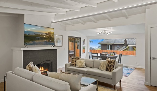 SeaClusion: Remodeled 3 Bedroom 2 Bath Nestled is a Quiet Pacific Grove Neighborhood
