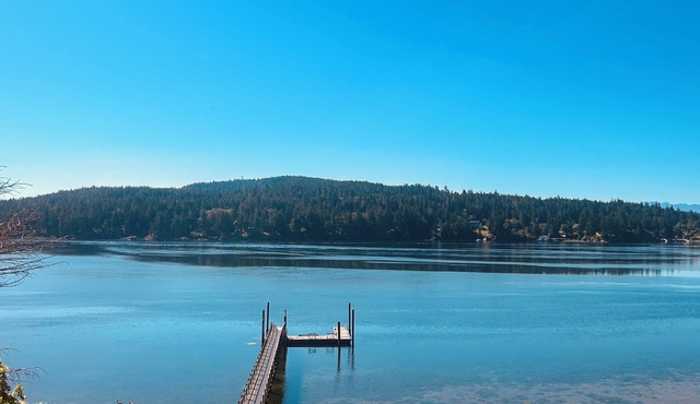 Seascape Suite: Dock, Beach Access, & Free Kayaks! in Sooke