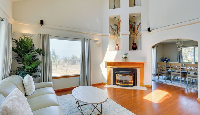 Seaside Eureka Vacation Rental w/Bay Views!