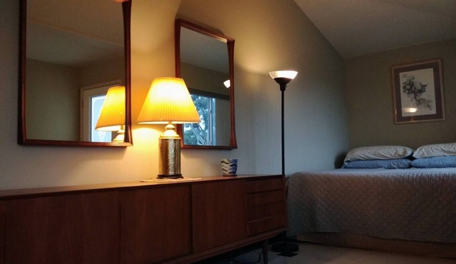 Serene studio in soothing Vista perfect for relaxation